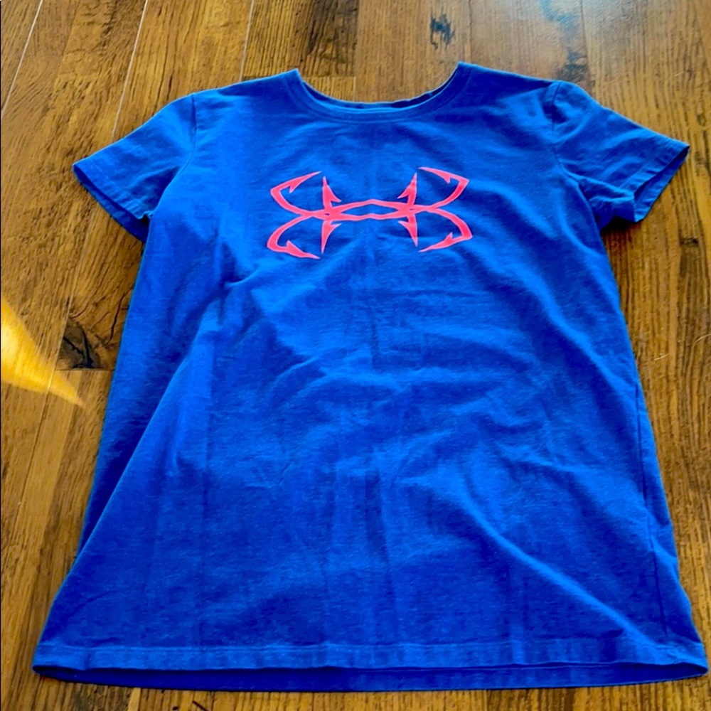 Woman’s size M Under Armour Tshirt